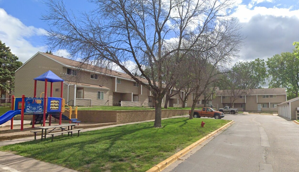 Birmingham Townhomes in St. Paul, MN - Building Photo