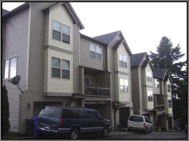 2981 SE 92nd Ave in Portland, OR - Building Photo
