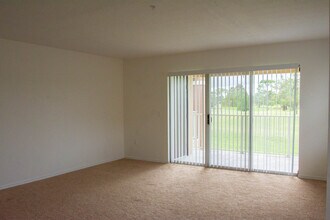 13917 Fairway Island Dr in Orlando, FL - Building Photo - Building Photo