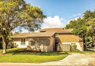 Park Village Apartments in Tampa, FL - Building Photo - Building Photo