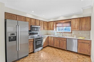 73 Dora St in Stamford, CT - Building Photo - Building Photo