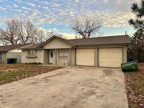 2704 Buena Vista Dr in Arlington, TX - Building Photo - Building Photo