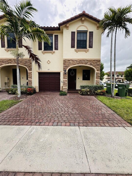 121 SE 33rd Terrace in Homestead, FL - Building Photo