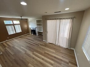 24452 Montevista Cir in Santa Clarita, CA - Building Photo - Building Photo