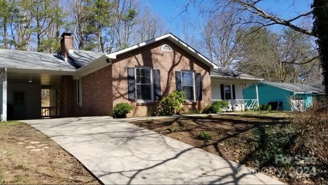 324 Heather Ct in Asheville, NC - Building Photo - Building Photo