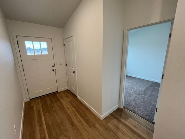 734 NE 16th St in Madras, OR - Building Photo - Building Photo