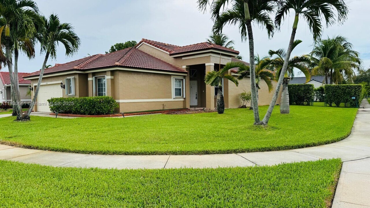 16384 SW 7th St in Pembroke Pines, FL - Building Photo