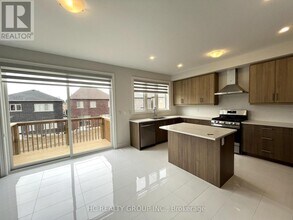 117 Silk Twist Dr in East Gwillimbury, ON - Building Photo - Building Photo