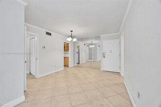 1205 Mariposa Ave in Coral Gables, FL - Building Photo - Building Photo