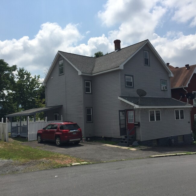 125 E Walnut Ave in Altoona, PA - Foto de edificio - Building Photo