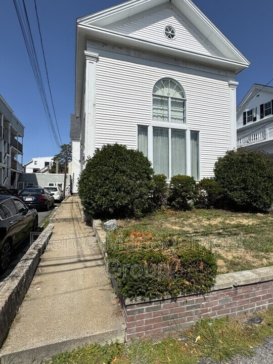 106 Bridge St in Manchester, NH - Building Photo
