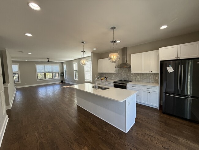 property at 942 Riverside Dr