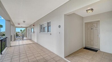301 S Gulfstream Ave in Sarasota, FL - Building Photo - Building Photo