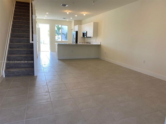 10250 NW 66th St in Doral, FL - Building Photo - Building Photo