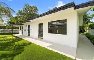 2442 SW 3rd St in Miami, FL - Building Photo