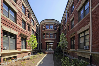 219 Harvard St in Brookline, MA - Foto de edificio - Building Photo