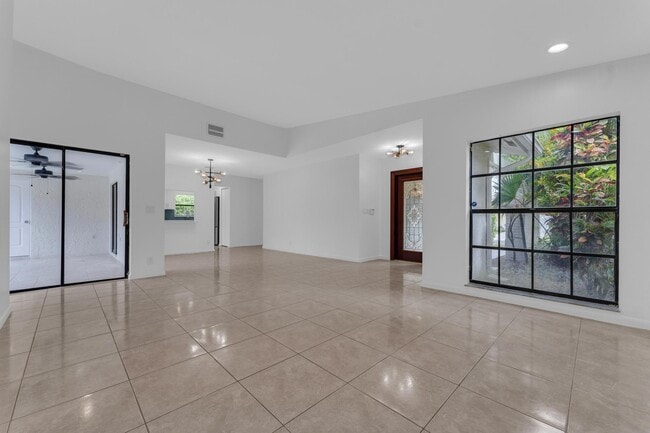 10084 Camelback Ln in Boca Raton, FL - Building Photo - Building Photo