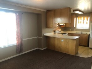 915 N 500 W, Unit 24 in Provo, UT - Foto de edificio - Building Photo