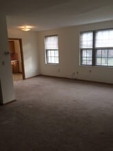 3730 Warrensville Center Rd in Shaker Heights, OH - Foto de edificio - Building Photo