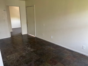 5243 Huntington Dr in Los Angeles, CA - Building Photo - Building Photo