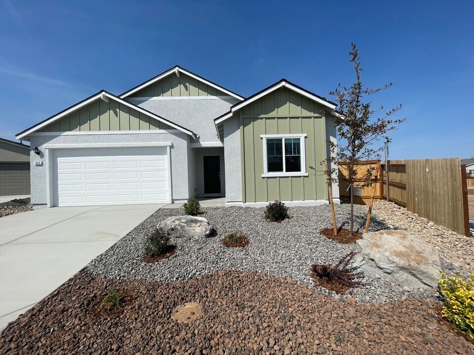 7469 Capstone Dr in Reno, NV - Building Photo