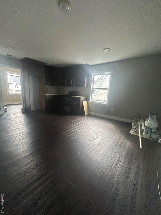 41 Chapman Pl in Bay Shore, NY - Building Photo - Building Photo