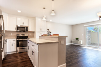 Ramblewood Apartments in Fremont, CA - Building Photo - Interior Photo