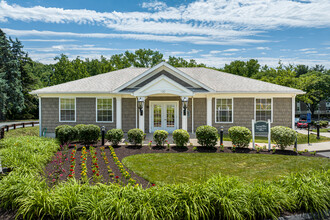 The Glenbrook at Rocky Hill in Rocky Hill, CT - Foto de edificio - Building Photo