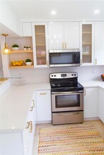 2209 N 16th Ave in Hollywood, FL - Building Photo - Building Photo