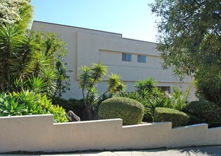 10350 Almayo Ave in Los Angeles, CA - Foto de edificio - Building Photo