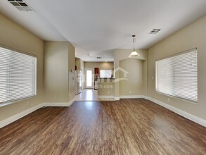 8845 Red Fox Dr in Las Vegas, NV - Building Photo - Building Photo