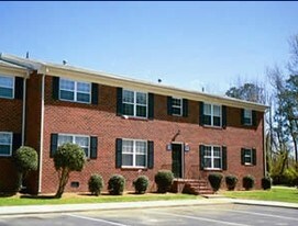 Wythe Creek in Poquoson, VA - Building Photo