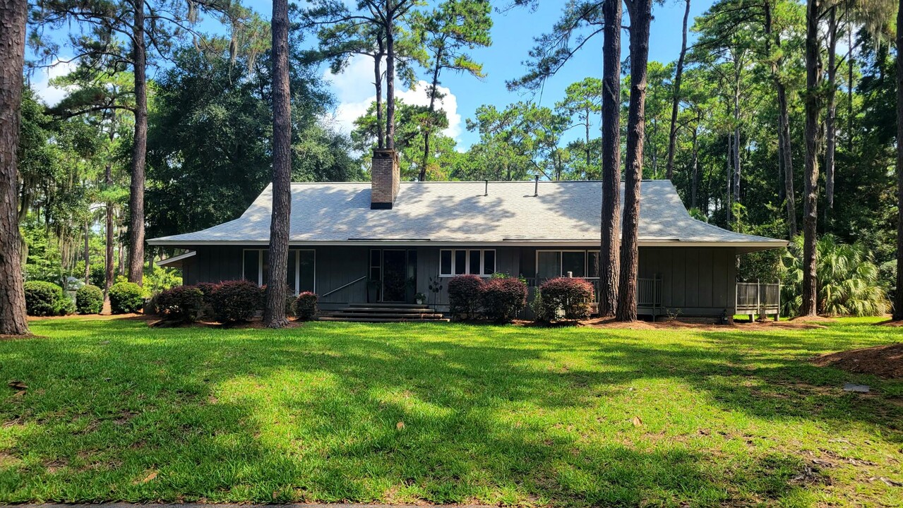 8 Shaftesbury Ln in Savannah, GA - Building Photo