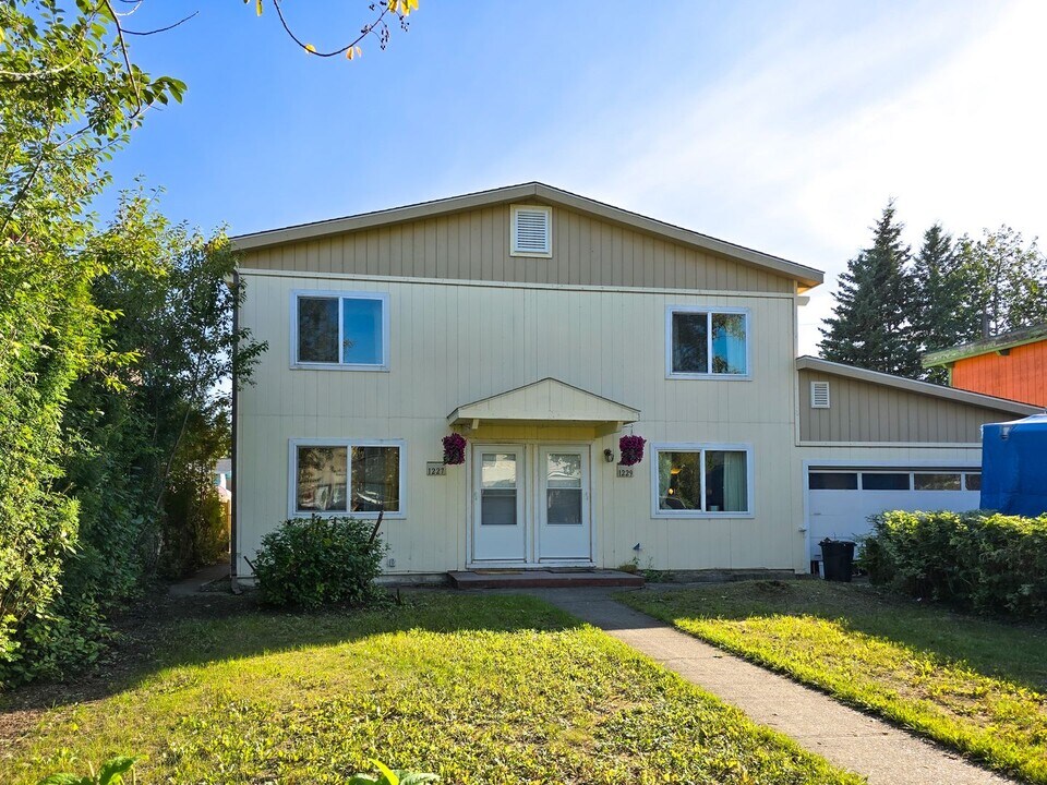 1227 McCarty Ave in Fairbanks, AK - Building Photo