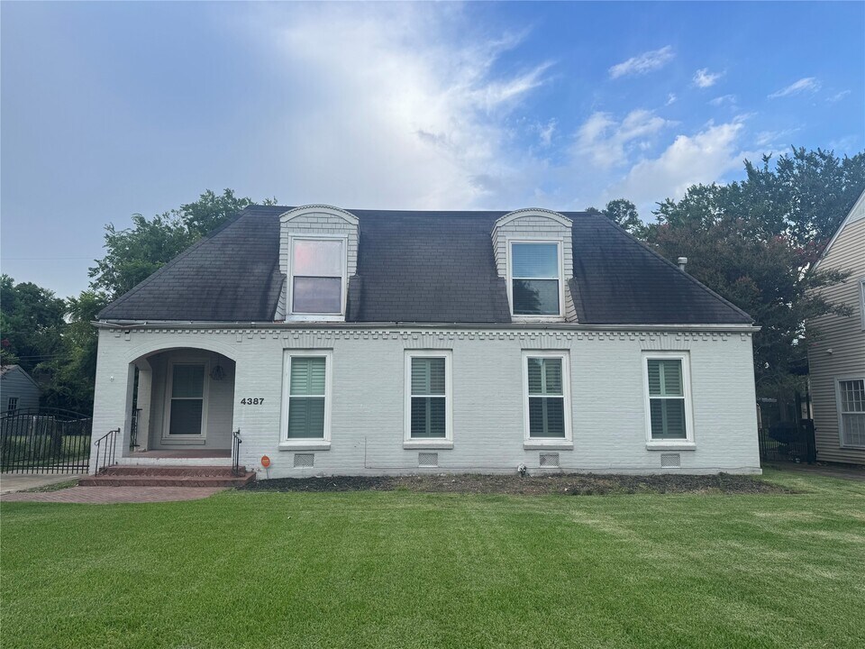 4387 Harvest Ln in Houston, TX - Building Photo