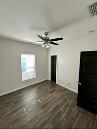 420 W Chavez St, Unit 4 in Edinburg, TX - Building Photo - Building Photo