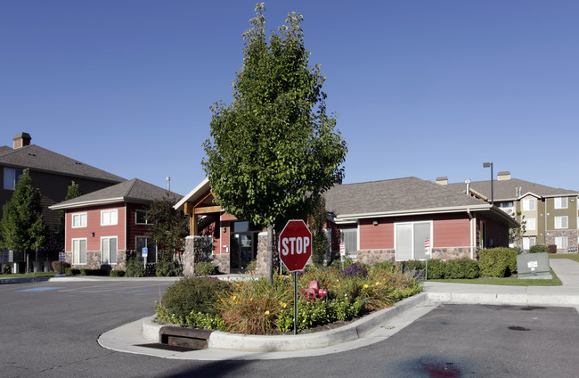 Green Grove in Pleasant Grove, UT - Foto de edificio - Building Photo