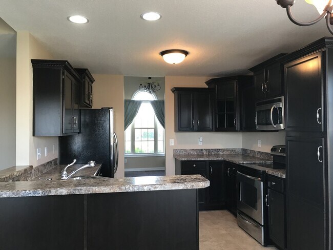 1313 Chinook Cir in Clarksville, TN - Building Photo - Building Photo