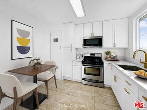 211 E 81st St in Los Angeles, CA - Building Photo - Building Photo