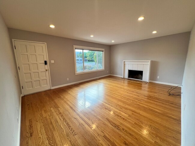 5255 Halifax Dr in San Jose, CA - Foto de edificio - Building Photo