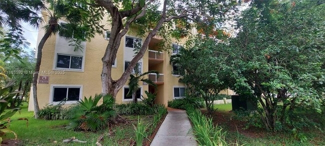 7850 Camino Real in Miami, FL - Building Photo - Building Photo