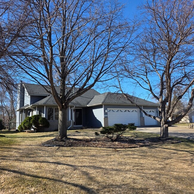 9231 Queens Garden N in Minneapolis, MN - Building Photo - Building Photo