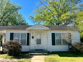 929 E Sullenberger Ave in Malvern, AR - Building Photo
