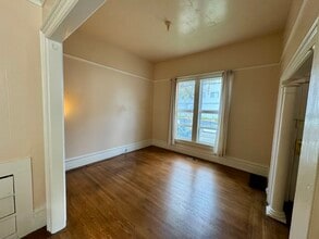 1231 E 19th St, Unit E. 19th St. in Oakland, CA - Building Photo - Building Photo