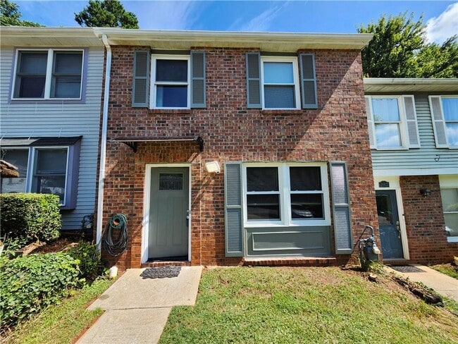 property at 295 Roswell Commons Cir