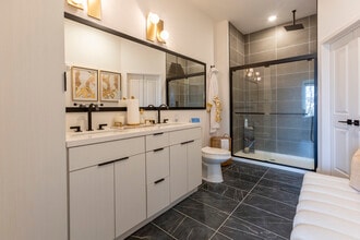 Mckenzie in St. Louis, MO - Foto de edificio - Building Photo