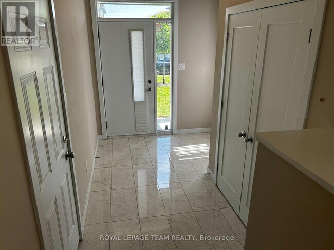 72 Riddell St in Carleton Place, ON - Building Photo - Building Photo