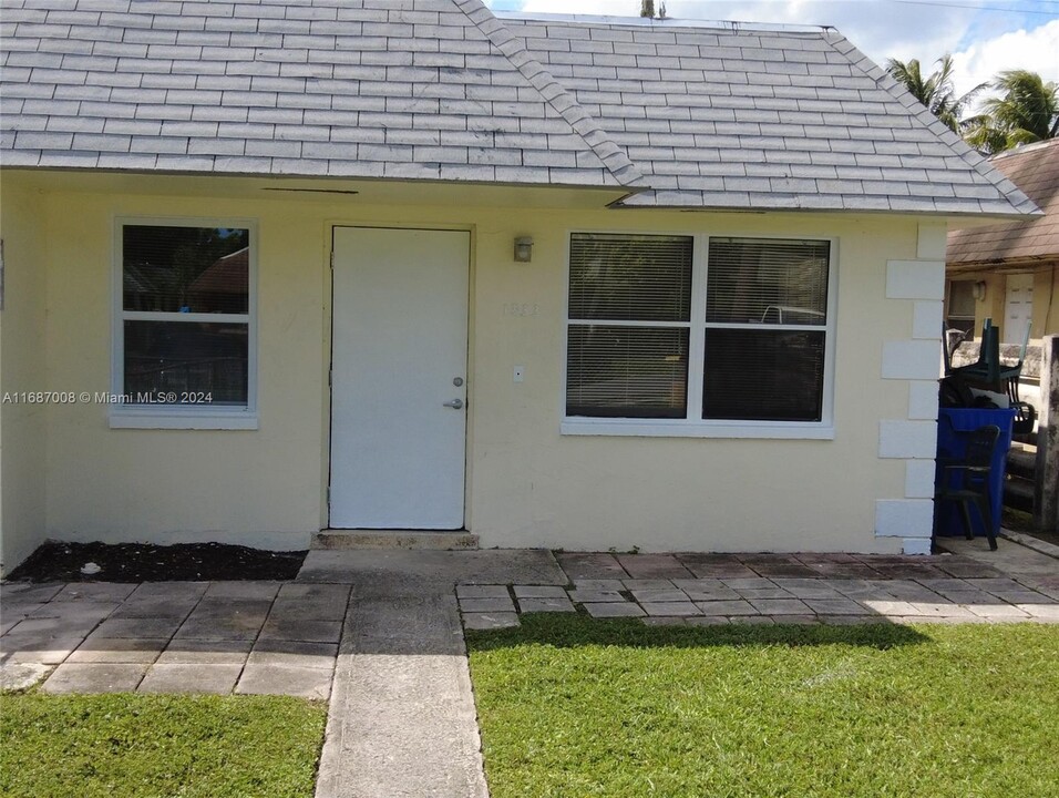 1333 NW 8th Ave in Fort Lauderdale, FL - Building Photo