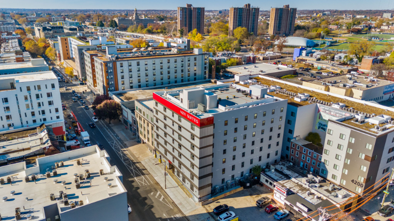 4211 Chestnut St in Philadelphia, PA - Building Photo