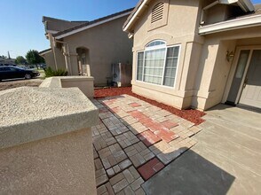 1579 Queensland Ave in Manteca, CA - Building Photo - Building Photo